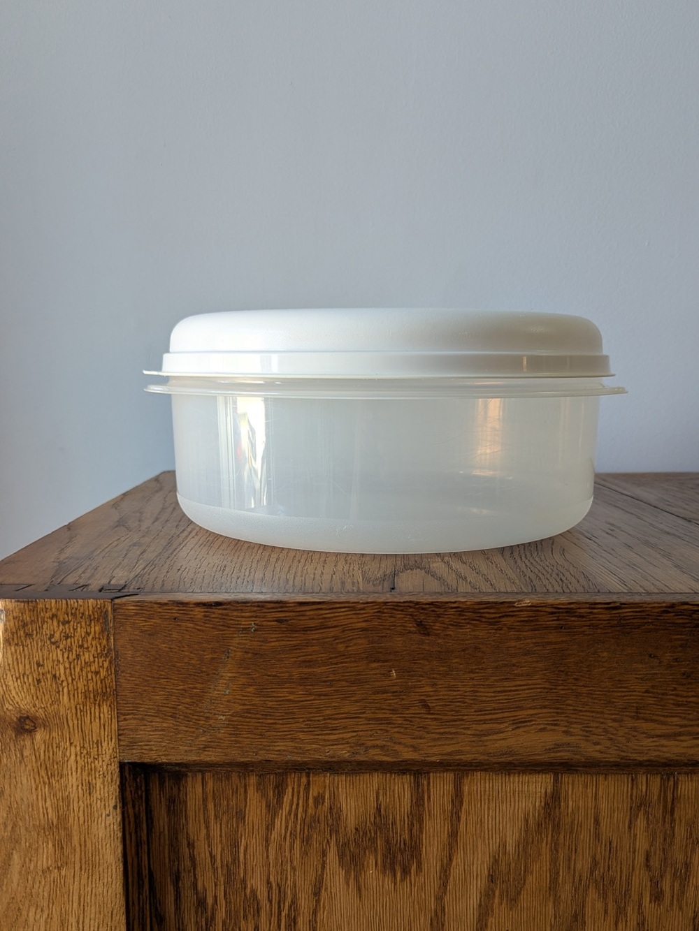 Rubbermaid Servin Saver #5 Round 22 Cup Food Storage Container - White Lid